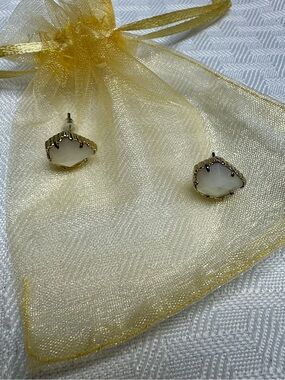 Kendra Scott Tessa white & gold earrings studs